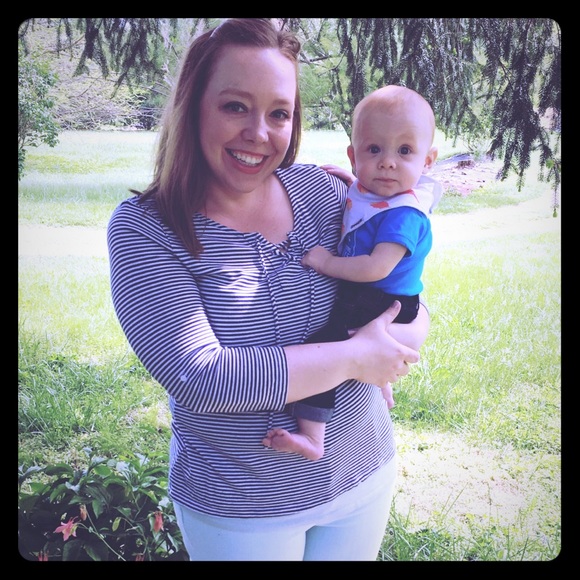 Hi, y’all! I’m Ally, and this is my closet. - Picture 3 of 8